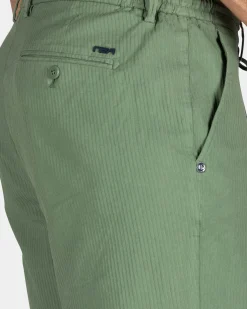 Grüne Baumwoll-Shorts mit Stretch