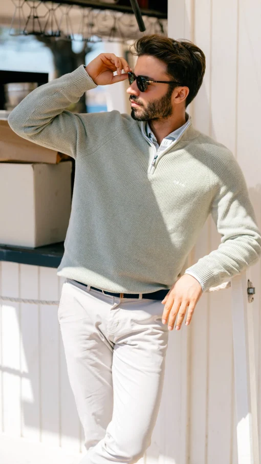 Hellgrüner Strickpullover mit halbem Reiﾧverschluss - Sage