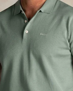 Hellgrünes gestricktes Poloshirt