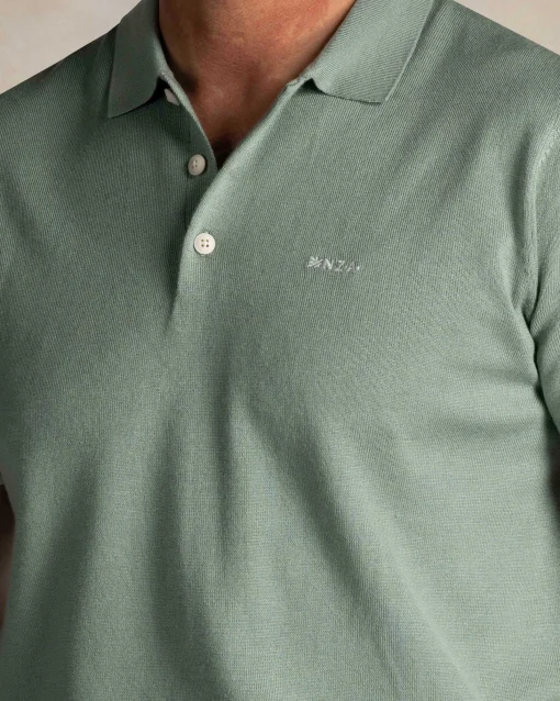 Hellgrünes gestricktes Poloshirt