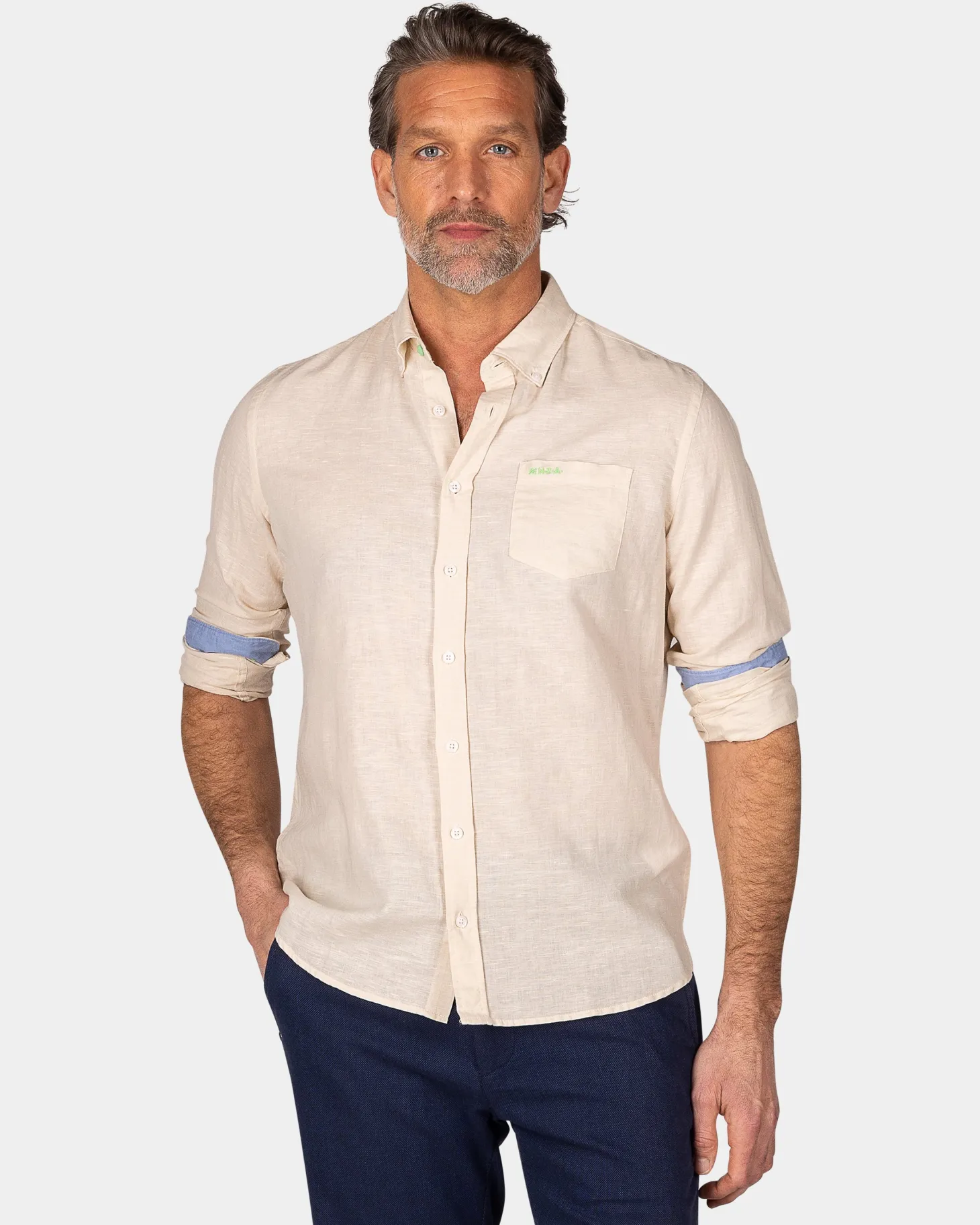 Leinen beiges Hemd mit langen Ärmeln