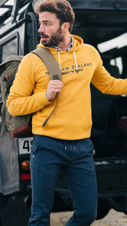 Ockergelber Hoodie mit Logo - Warm Ocre
