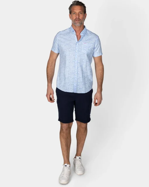 Pastellblaues Hemd mit weißem Print