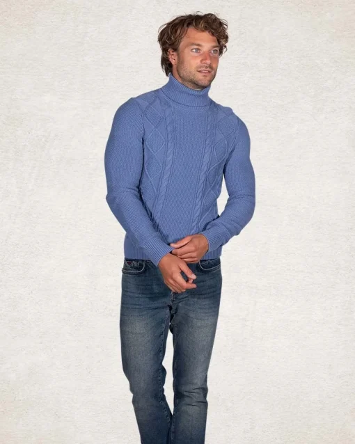 Rollkragenpullover mit Zopfmuster - Cloudy Blue