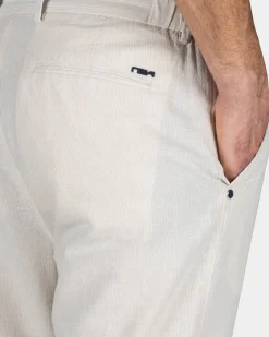 Weiße Chino mit Leinen